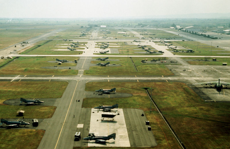 Philippines, US, air base