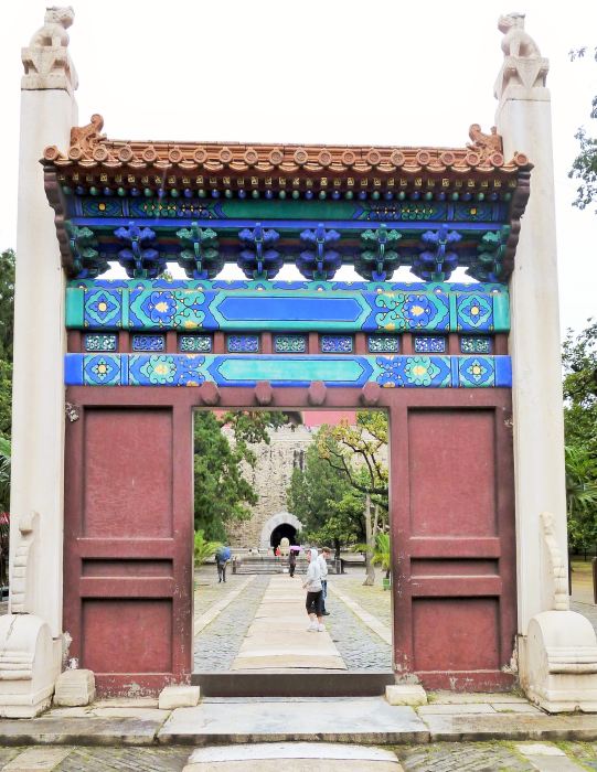 Ming tombs,  Linxing gate